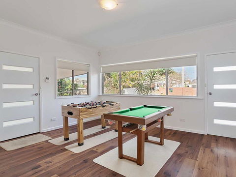 Beached Inn 93 Foreshore Drive Spacious Beach Front House - Tourism Caloundra 3