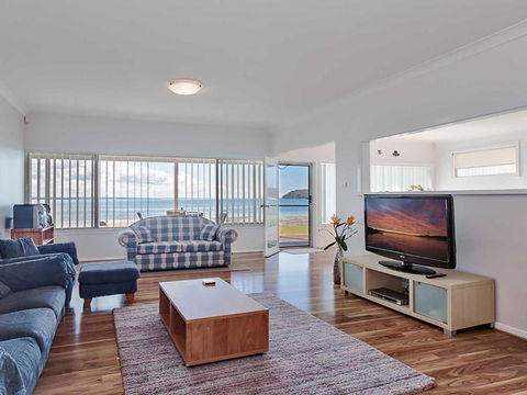 Beached Inn 93 Foreshore Drive Spacious Beach Front House - Tourism Caloundra 2