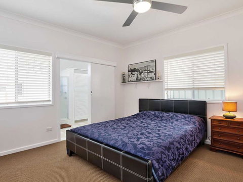 Beached Inn 93 Foreshore Drive Spacious Beach Front House - Tourism Caloundra 1