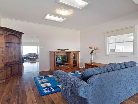 Beached Inn 93 Foreshore Drive Spacious Beach Front House - Tourism Caloundra 6