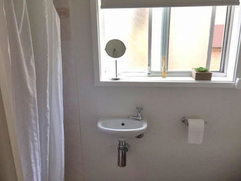 2 / 10 Catalina Close Walk To Shoal Bay Beach - Tourism Caloundra 5