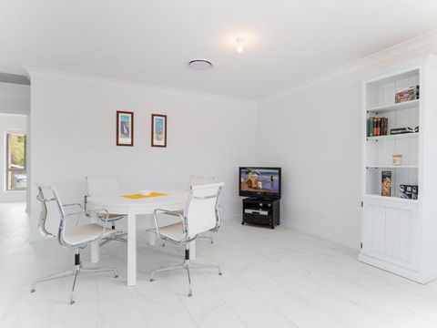 5 Bent Street Huge House With Foxtel & Aircon - Tourism Caloundra 5