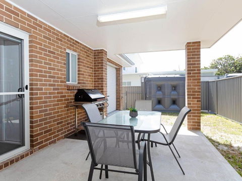 5 Bent Street Huge House With Foxtel & Aircon - Tourism Caloundra 3