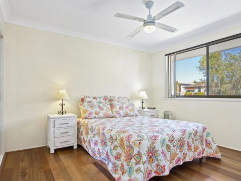 DAVIES STREET MOLLYMOOK 4 / 14 - Tourism Caloundra 6
