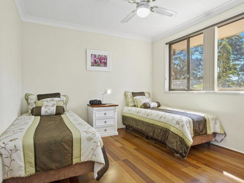 DAVIES STREET MOLLYMOOK 4 / 14 - Tourism Caloundra 3