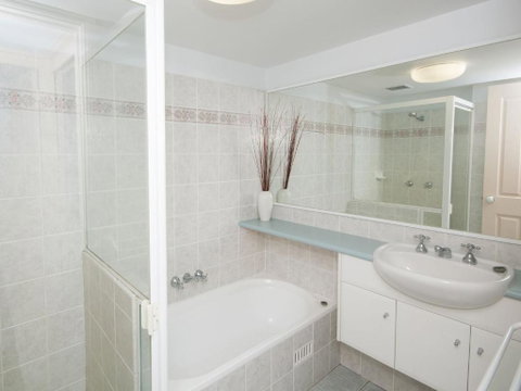 Aquarius Apartment 4 - Tourism Caloundra 6