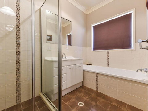 Rhijac At Iluka - Tourism Caloundra 3