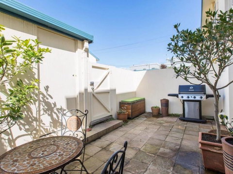 SEAVIEWS MORNINGTON.... - Tourism Caloundra 1