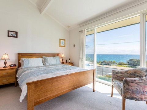 SEAVIEWS MORNINGTON.... - Tourism Caloundra 2