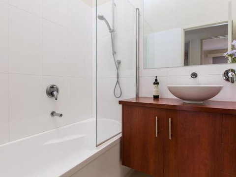 SEAVIEWS MORNINGTON.... - Tourism Caloundra 4