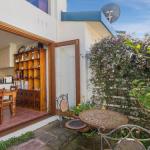 SEAVIEWS MORNINGTON.... - Tourism Caloundra 0