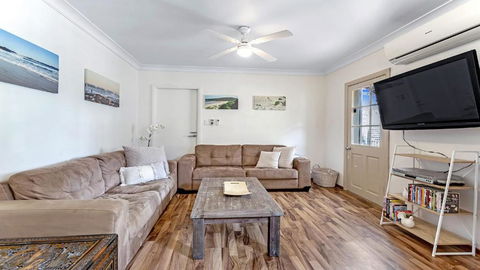Sounds Of Sunshine 2 Downstairs Half Of House - Tourism Caloundra 3