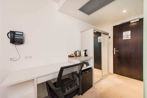 Modern Room With Rooftop Terrace Located Centrally - Tourism Caloundra 6