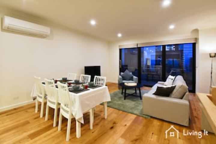 Port Melbourne VIC Tourism Caloundra