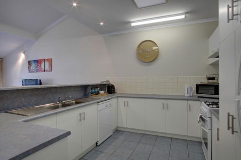 Port Lincoln Foreshore Apartments - Tourism Caloundra 6