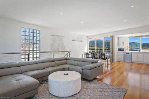 SEA NOOK Seconds From The Beach - Tourism Caloundra 1