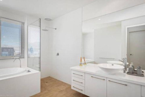 SEA NOOK Seconds From The Beach - Tourism Caloundra 5