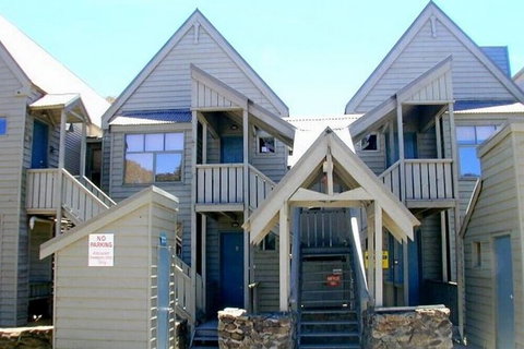 Snowgums 11 - Tourism Caloundra 0