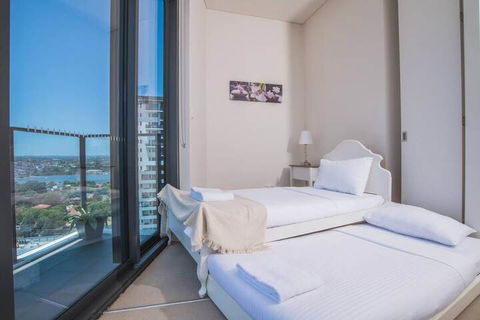 Panoramic Water View APT @rhodes - Tourism Caloundra 7
