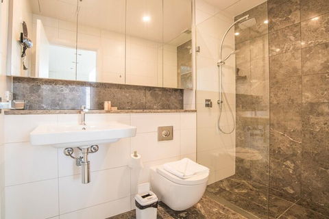 Panoramic Water View APT @rhodes - Tourism Caloundra 3