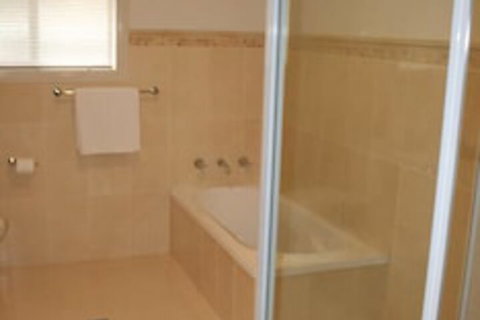 Breakaway Apartments - Tourism Caloundra 7