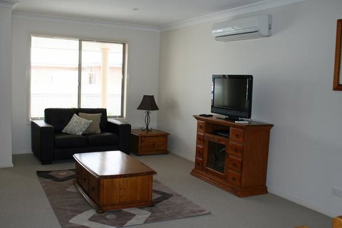Breakaway Apartments - Tourism Caloundra 1