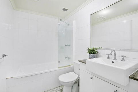 HOLT1 Crows Nest Holtermann Street - Tourism Caloundra 1