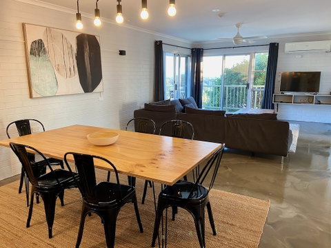 Yamba Views Accommodation - Tourism Caloundra 2