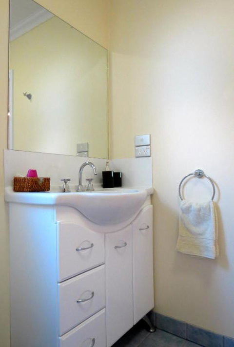 The Wave Oasis SC B & B - Tourism Caloundra 1