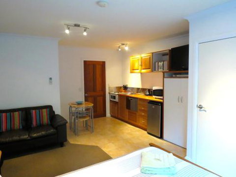 The Wave Oasis SC B & B - Tourism Caloundra 5