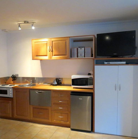 The Wave Oasis SC B & B - Tourism Caloundra 2