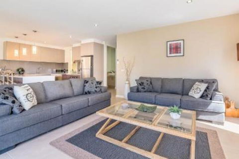 29 Birch Crescent Cowes - Tourism Caloundra 6