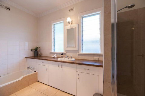 Murray House - Tourism Caloundra 1