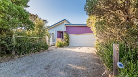 House On 37 Barramundi Near Smiths - Tourism Caloundra 0