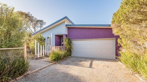 House On 37 Barramundi Near Smiths - Tourism Caloundra 2