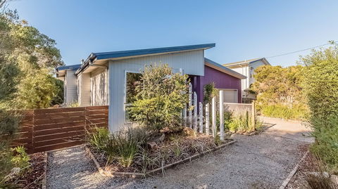 House On 37 Barramundi Near Smiths - Tourism Caloundra 1