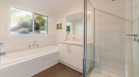 House On 37 Barramundi Near Smiths - Tourism Caloundra 4