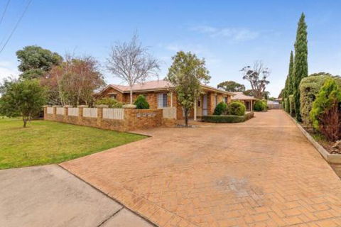 2 / 3 Wyndham AveCowes - Tourism Caloundra 0