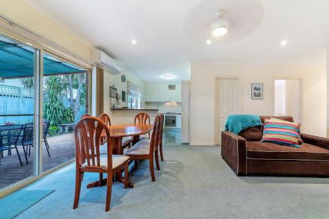 2 / 3 Wyndham AveCowes - Tourism Caloundra 3
