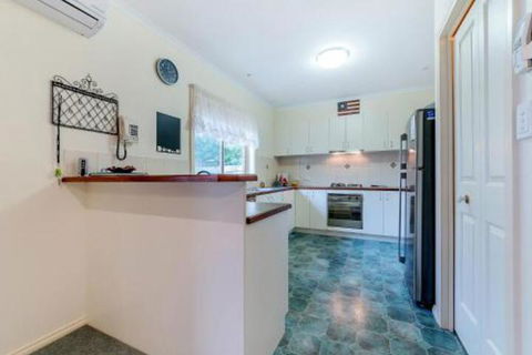 2 / 3 Wyndham AveCowes - Tourism Caloundra 2