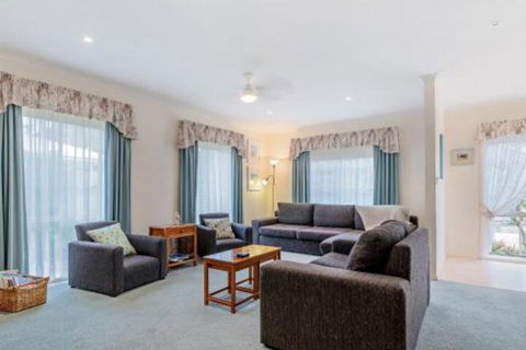 2 / 3 Wyndham AveCowes - Tourism Caloundra 7