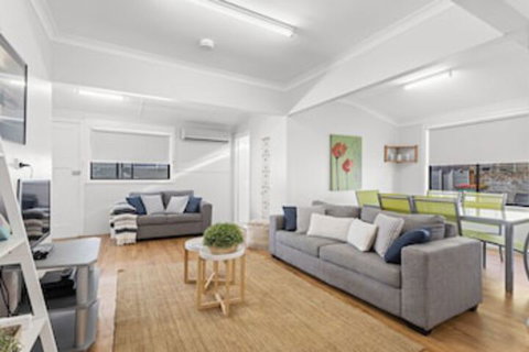 Victoria Parade 29B - Tourism Caloundra 0