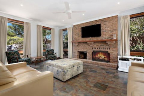 1 Gordon - Kenros Beach House - Tourism Caloundra 0