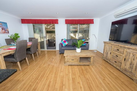 Ajax Avenue 2 / 35 Nelson Bay - Tourism Caloundra 1
