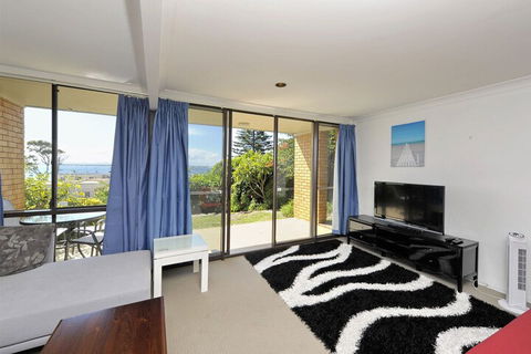 The Crest Unit 5 / 6 8 Tomaree Road - Tourism Caloundra 7