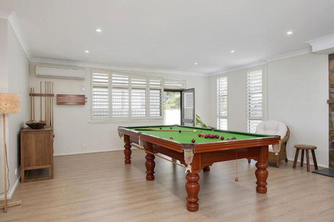 Whispering Sands 10 Sandy Point Road Luxury Waterfront Home With Aircon WIFI & Foxtel - Tourism Caloundra 5