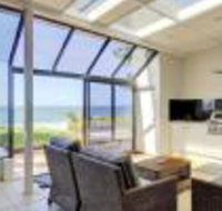 Whispering Sands 10 Sandy Point Road Luxury waterfront home with aircon WIFI  Foxtel - Tourism Caloundra