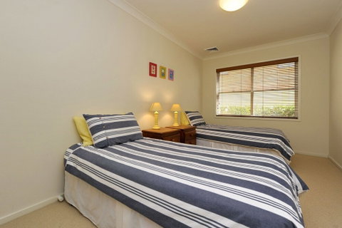 Marine Dr 2 / 70 Fingal Bay - Tourism Caloundra 5