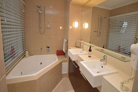 2 BDR / Apt / Foxtel / WiFi / Pool / Parking / Spa / Hervey Bay - Tourism Caloundra 3