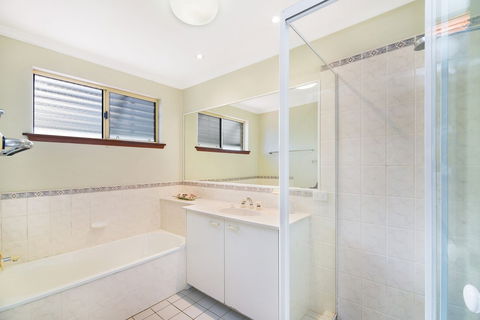 Vaai Moana - 5/10 Oriole Avenue - Tourism Caloundra 4